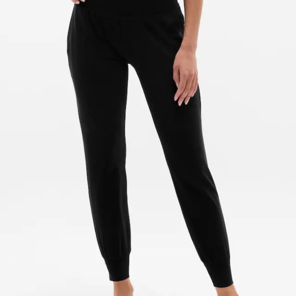 Athleta High Rise Salutation Joggers in Black Size Large